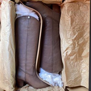 NIB Grey Frye Jolene Pull On Boots